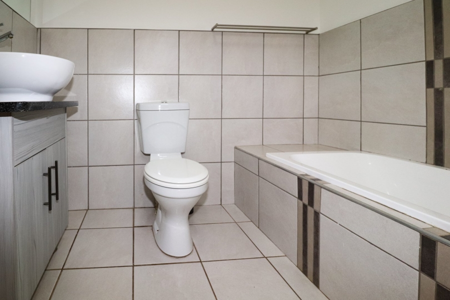 To Let 3 Bedroom Property for Rent in Flamwood North West
